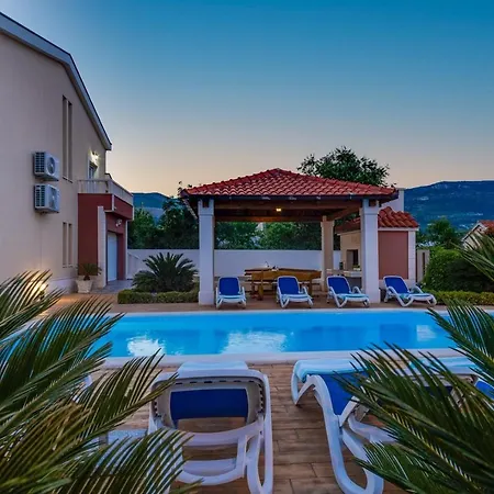 Suker - Jacuzzi, Pool, Sauna