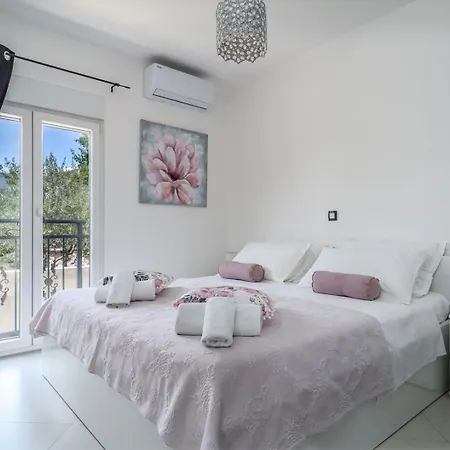 Suker - Jacuzzi, Pool, Sauna *