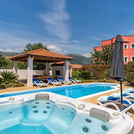 Suker - Jacuzzi, Pool, Sauna