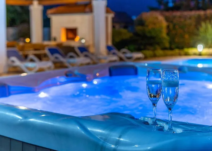 Suker - Jacuzzi, Pool, Sauna Villa Kaštela