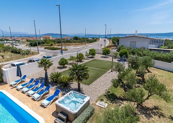 Villa Suker - Jacuzzi, Pool, Sauna