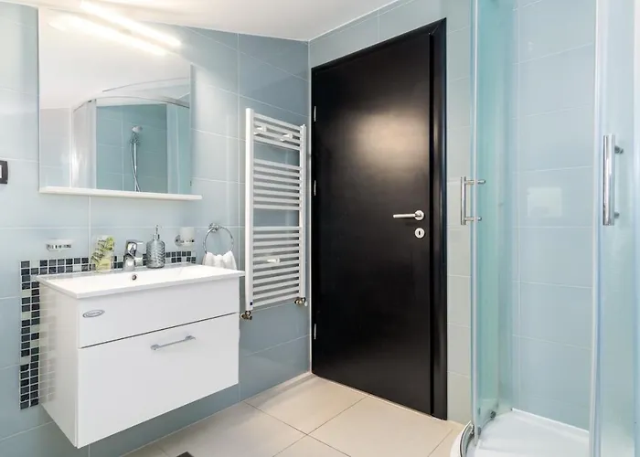Suker - Jacuzzi, Pool, Sauna Villa *