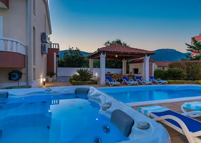 Suker - Jacuzzi, Pool, Sauna Kaštela