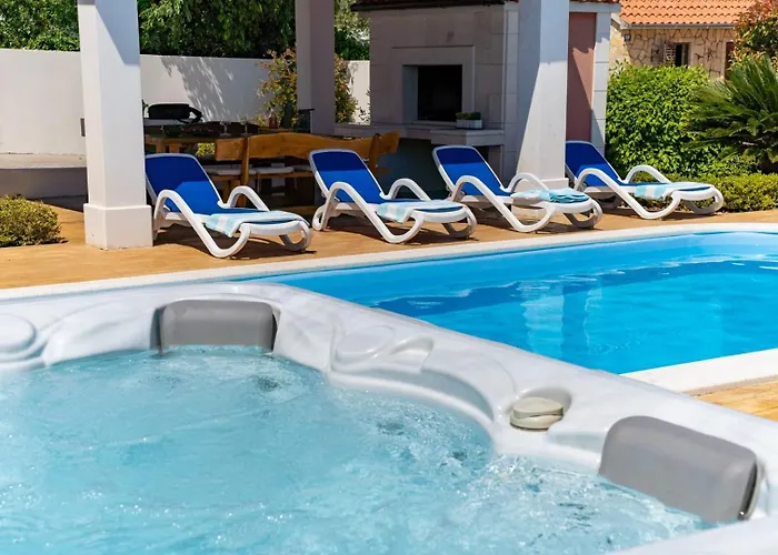 Suker - Jacuzzi, Pool, Sauna Villa Kaštela