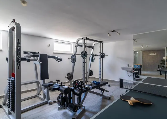 Suker - Jacuzzi, Pool, Sauna Villa *