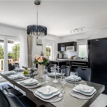 فيلة Suker - Jacuzzi, Pool, Sauna Kaštela