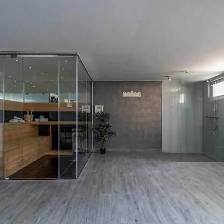 Suker - Jacuzzi, Pool, Sauna Villa Kastela