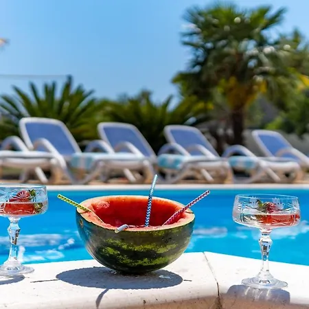 فيلة Suker - Jacuzzi, Pool, Sauna