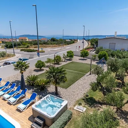 Villa Suker - Jacuzzi, Pool, Sauna