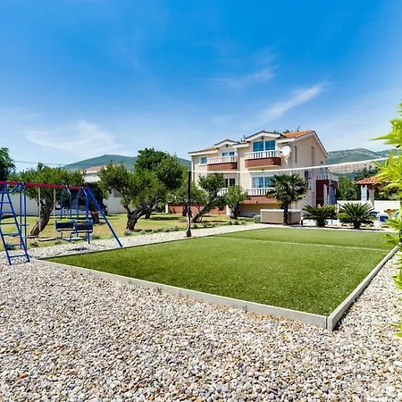 Suker - Jacuzzi, Pool, Sauna Villa