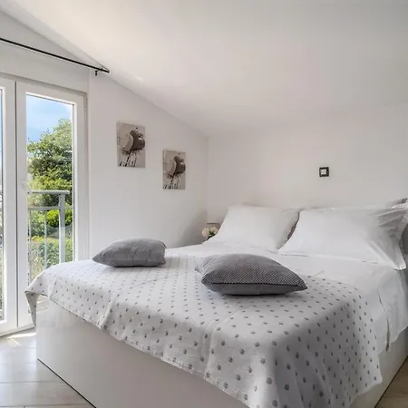 Suker - Jacuzzi, Pool, Sauna Kastela