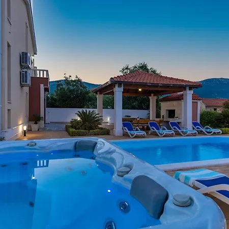 Suker - Jacuzzi, Pool, Sauna Kaštela