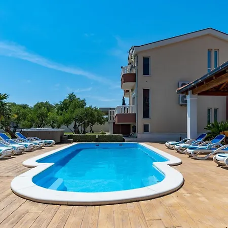 فيلة Suker - Jacuzzi, Pool, Sauna