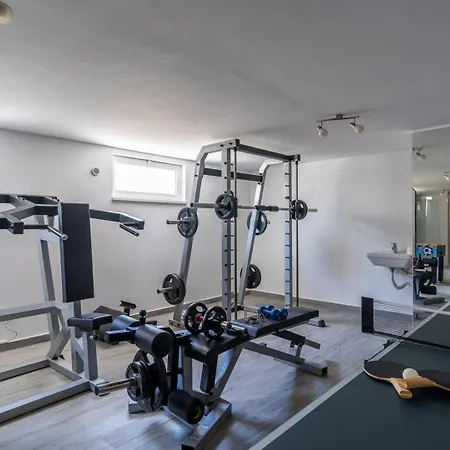 Suker - Jacuzzi, Pool, Sauna Villa *