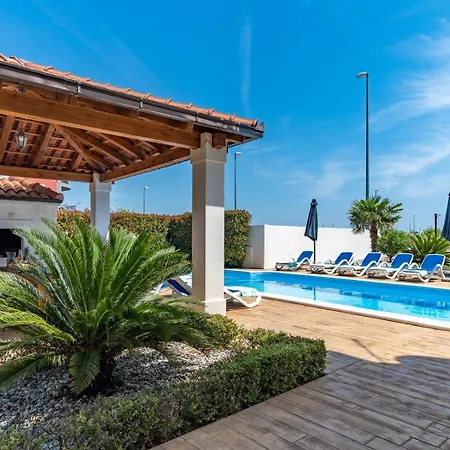 Suker - Jacuzzi, Pool, Sauna Kastela