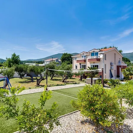 Suker - Jacuzzi, Pool, Sauna Villa