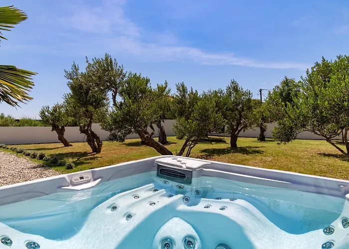 Suker - Jacuzzi, Pool, Sauna 别墅 Kaštela